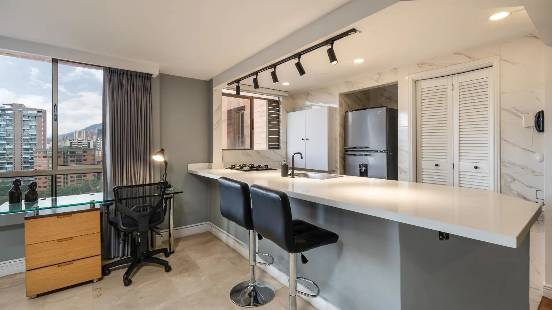 Apartamento 1003 Alcazar De Oviedo Medellin 0*,