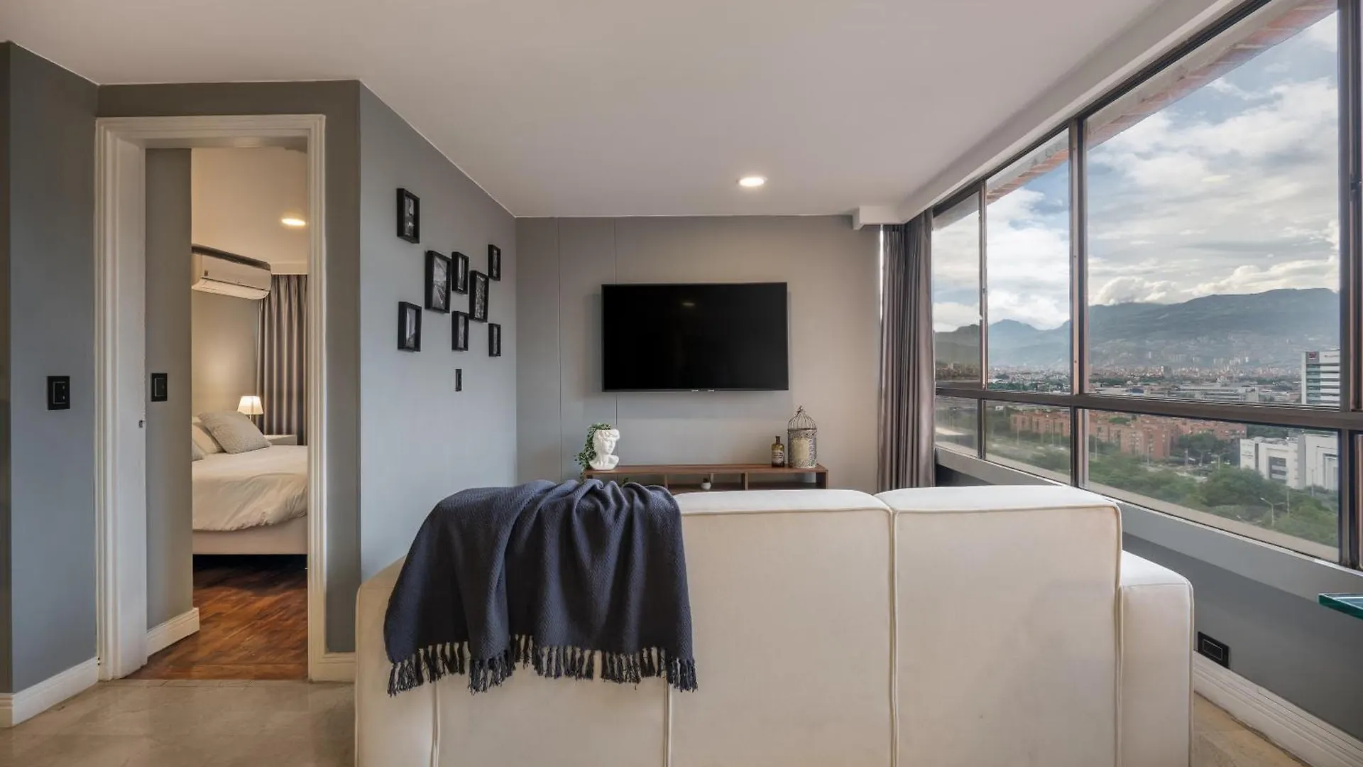 Apartamento 1003 Alcazar De Oviedo Medellin