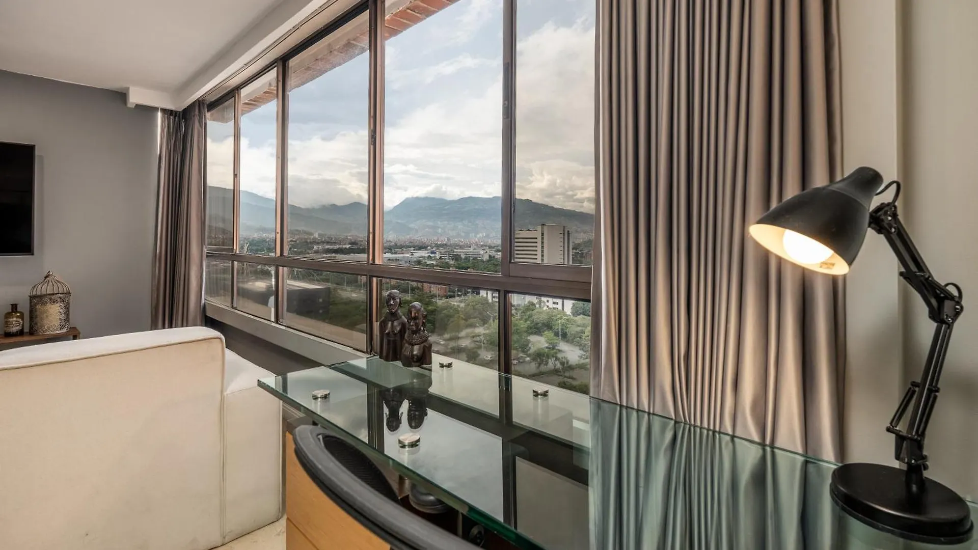 Apartamento 1003 Alcazar De Oviedo Medellín Apartman